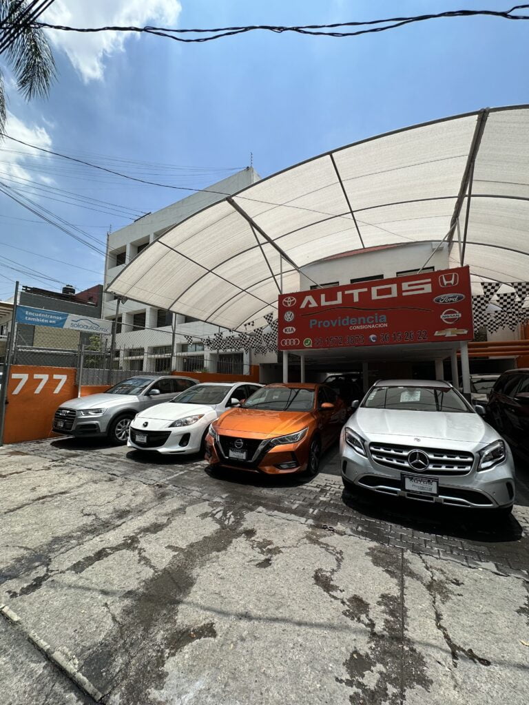 Vehículos seminuevos en exhibición en Autos Providencia