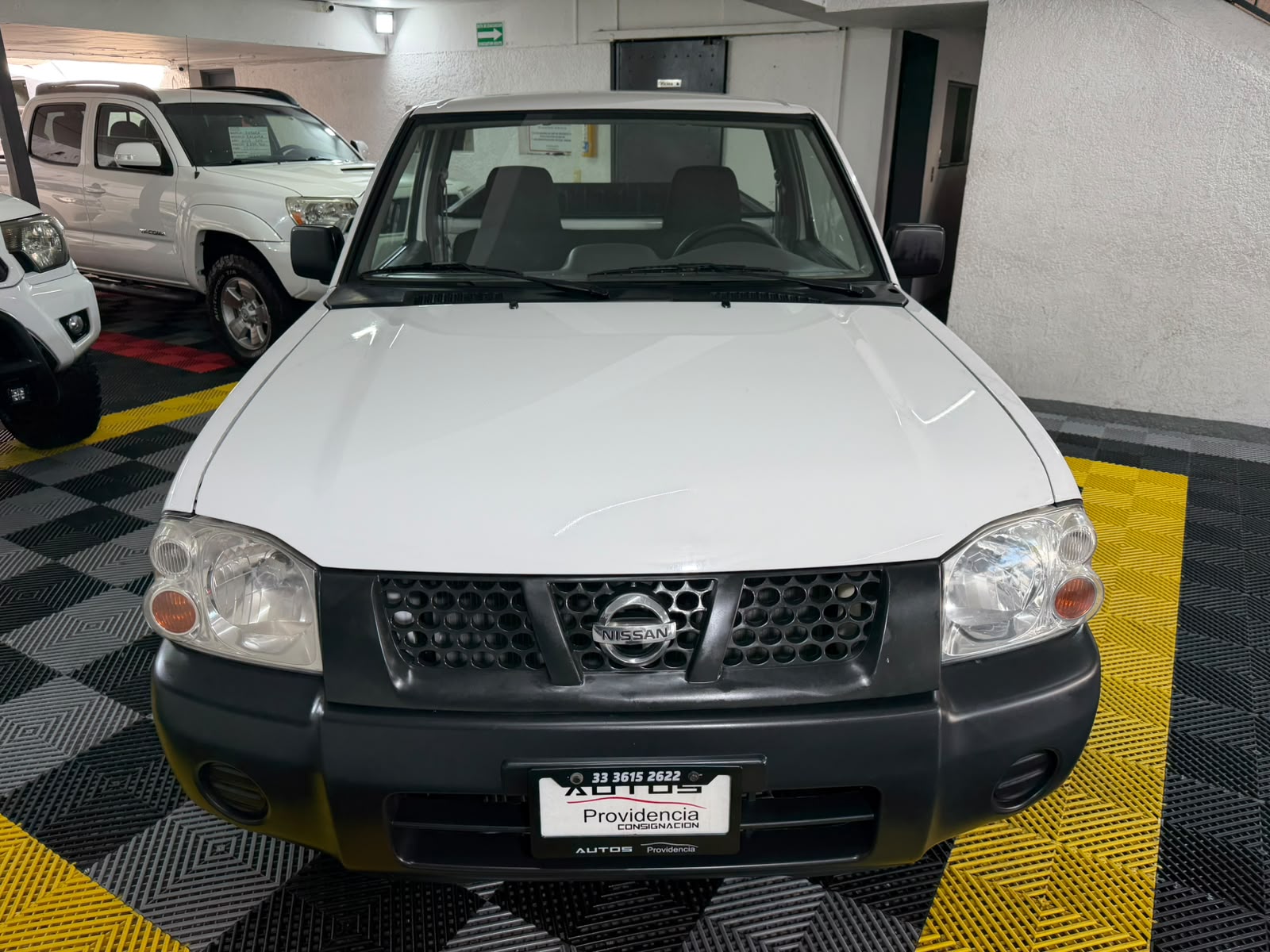 IMPONENTE NISSAN NP300 2012 CAB SENCILLA - Image 2