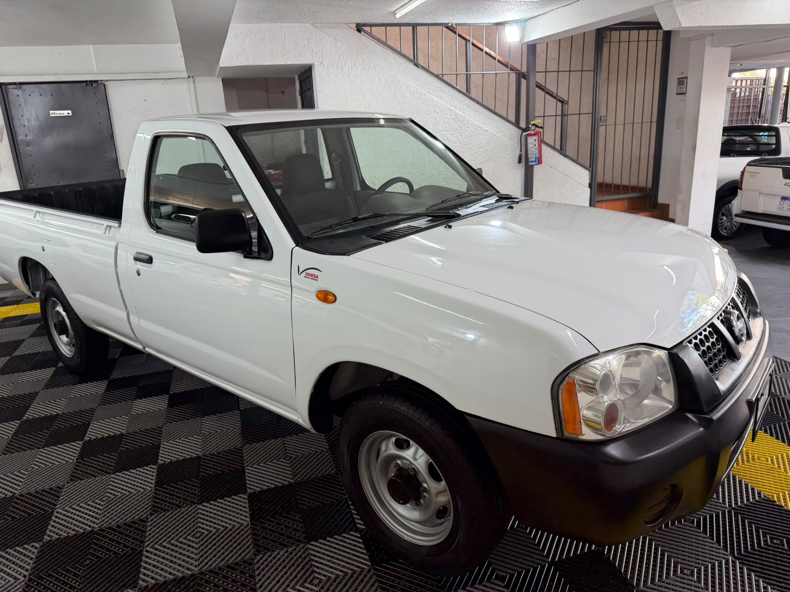 IMPONENTE NISSAN NP300 2012 CAB SENCILLA - Image 4