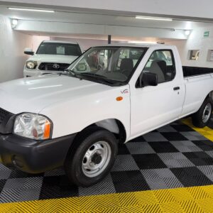 IMPONENTE NISSAN NP300 2012 CAB SENCILLA