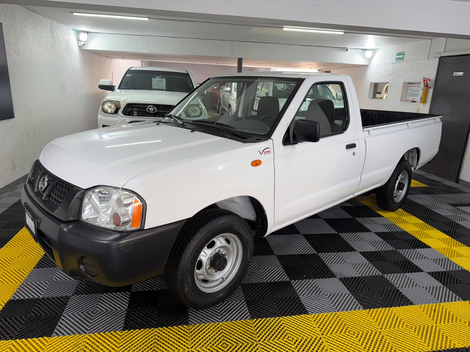 IMPONENTE NISSAN NP300 2012 CAB SENCILLA