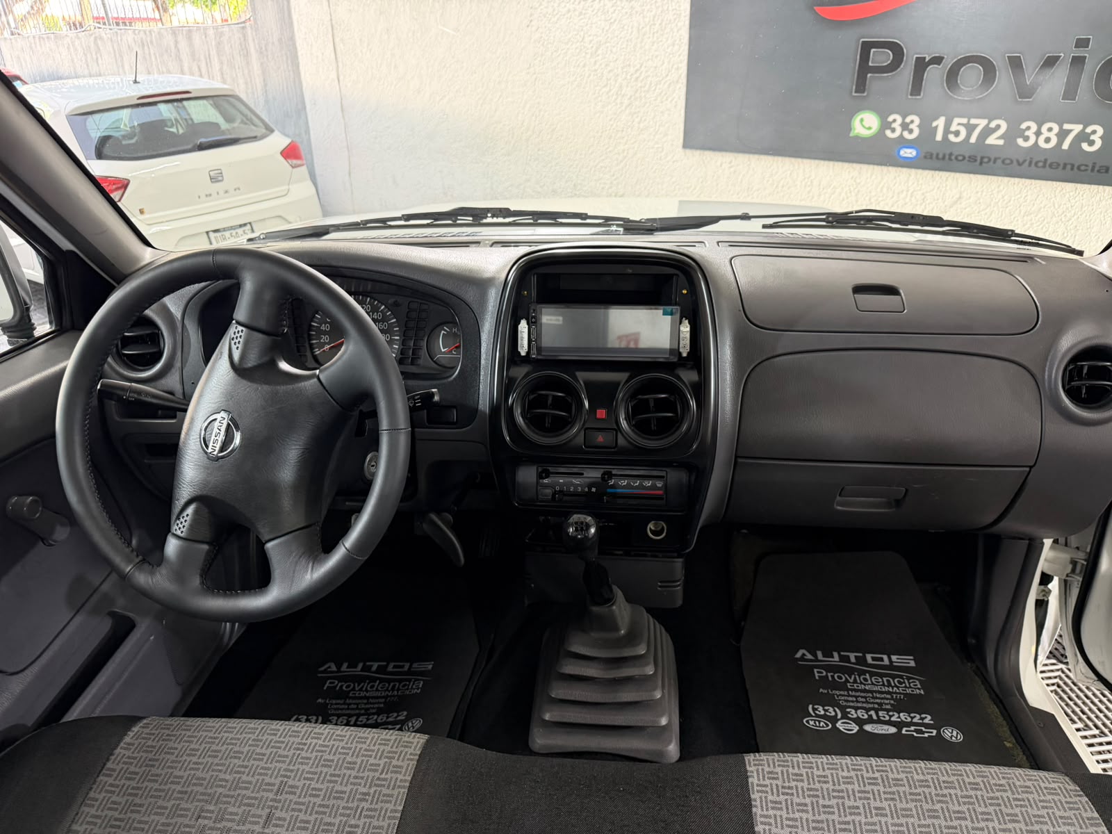 IMPONENTE NISSAN NP300 2012 CAB SENCILLA - Image 9
