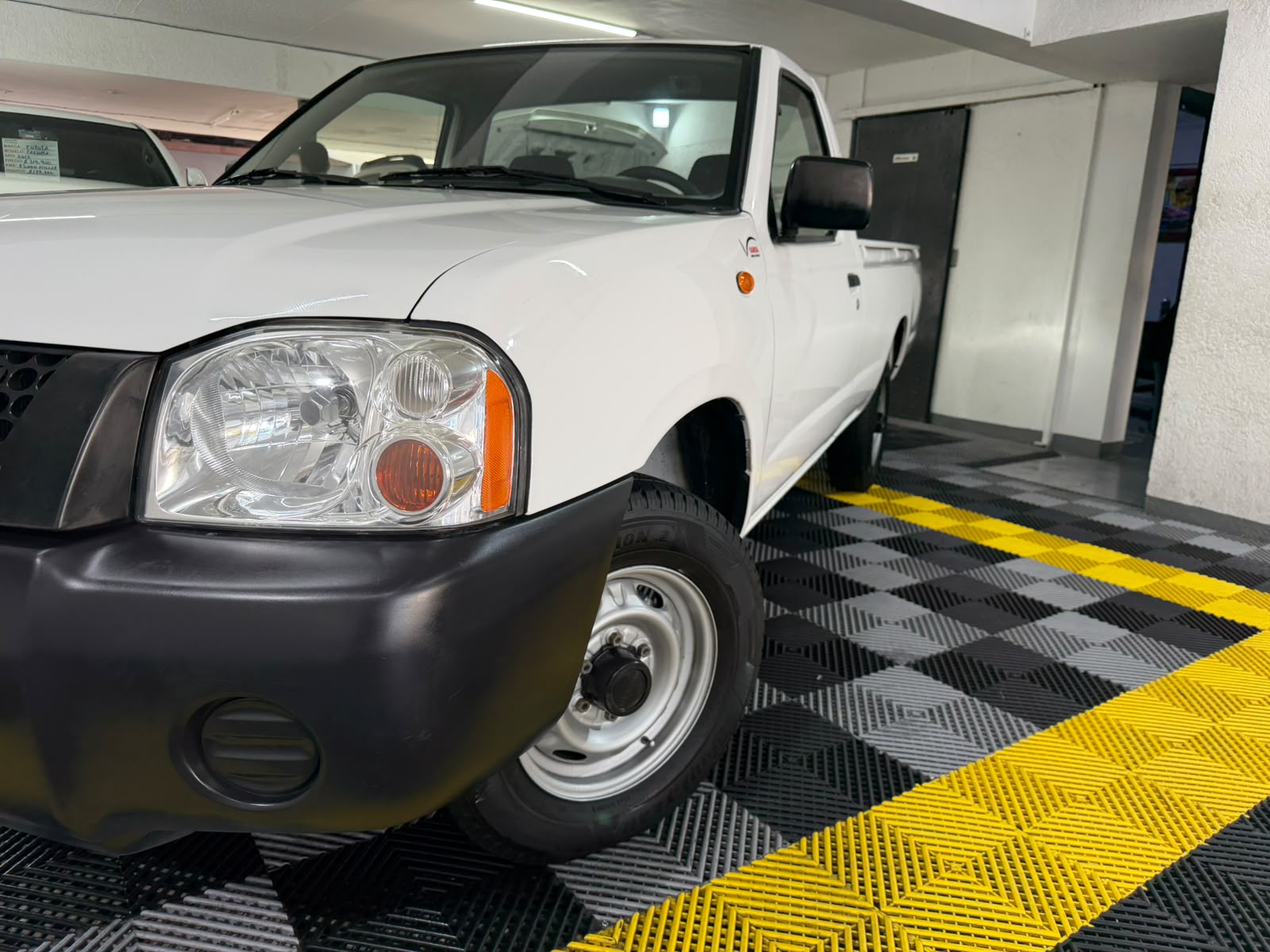 IMPONENTE NISSAN NP300 2012 CAB SENCILLA - Image 10