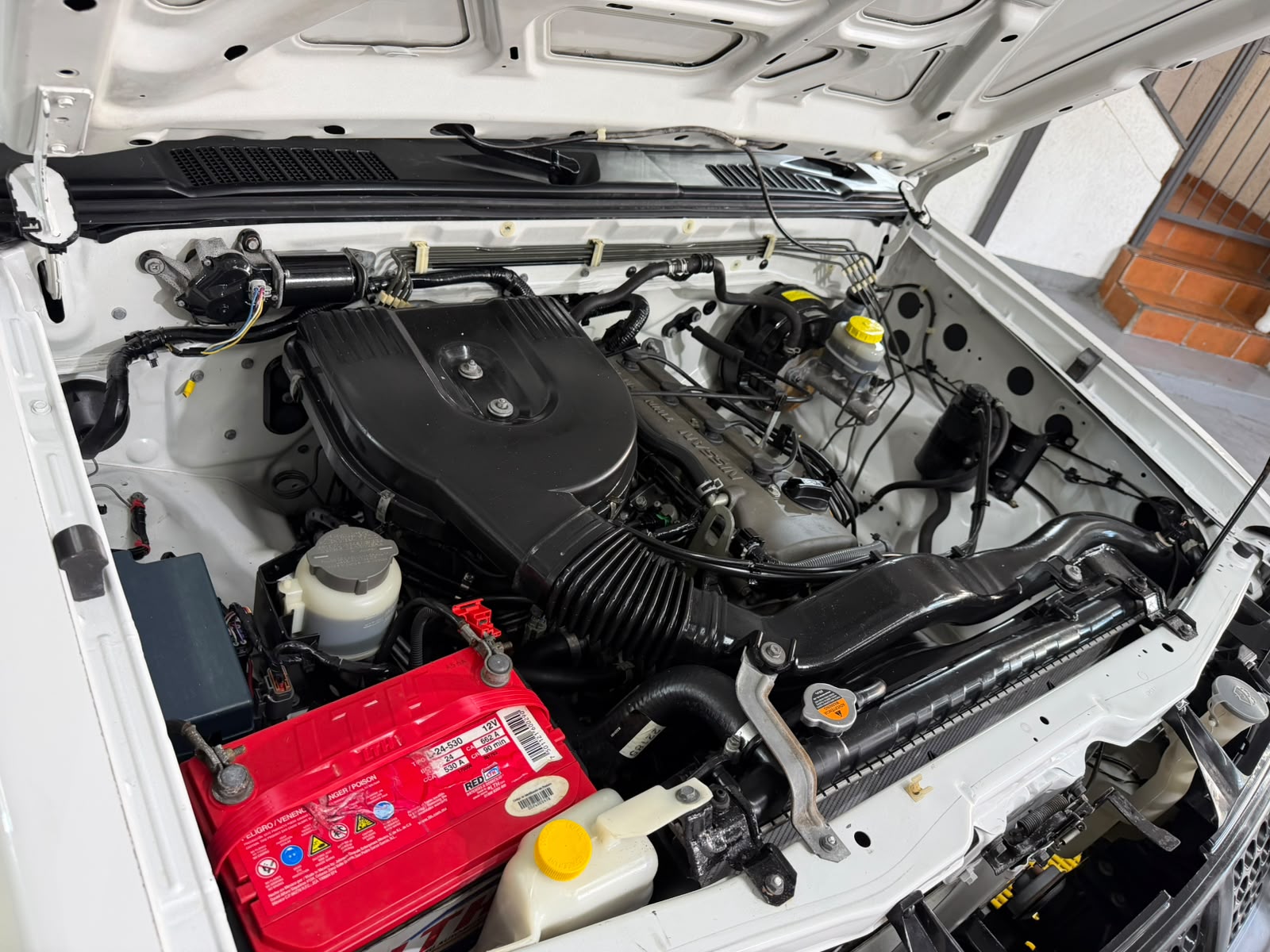 IMPONENTE NISSAN NP300 2012 CAB SENCILLA - Image 13