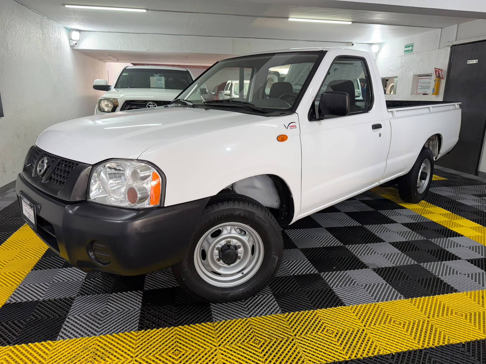 IMPONENTE NISSAN NP300 2012 CAB SENCILLA - Image 16