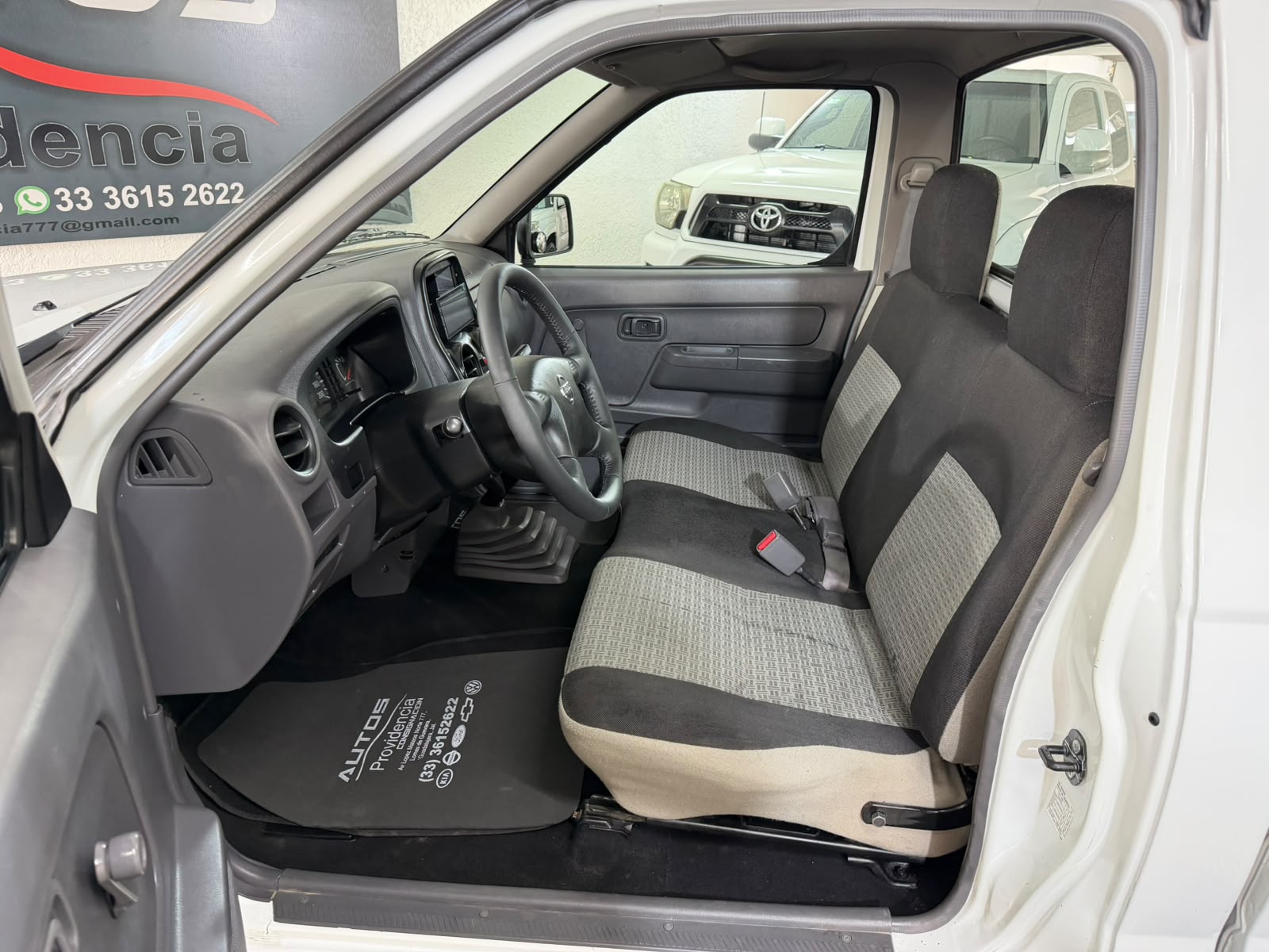 IMPONENTE NISSAN NP300 2012 CAB SENCILLA - Image 19