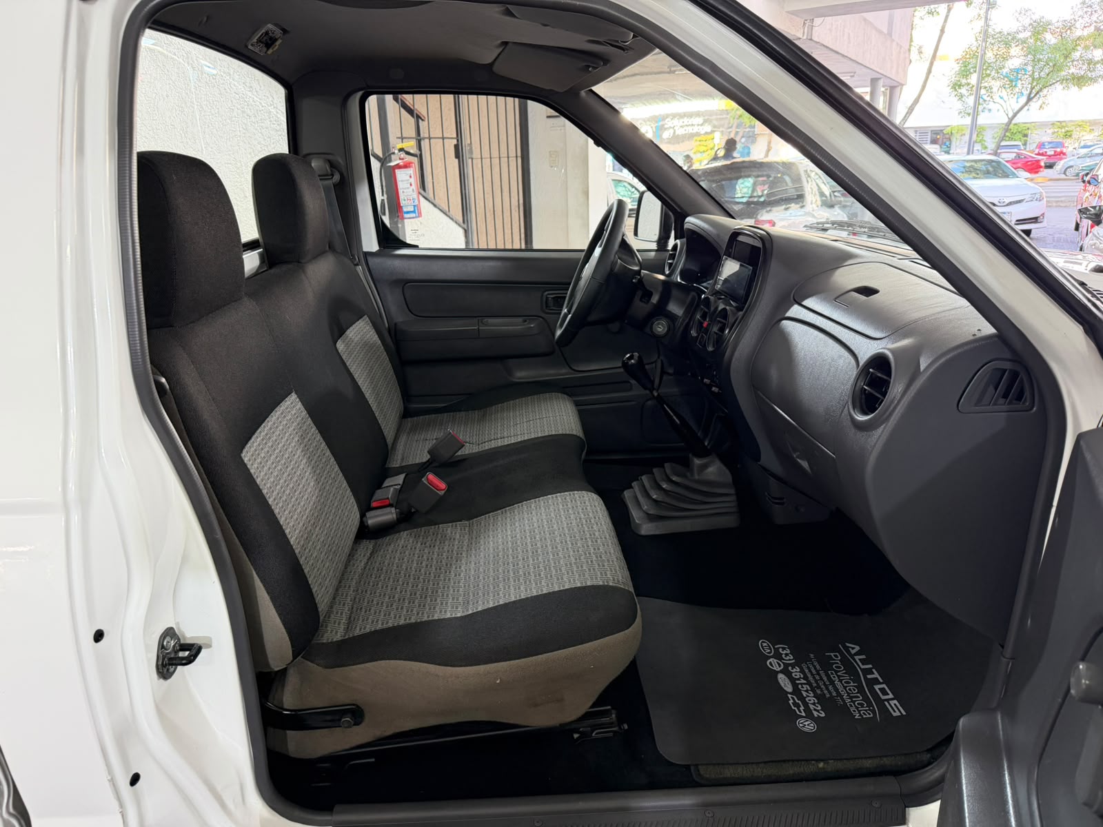 IMPONENTE NISSAN NP300 2012 CAB SENCILLA - Image 20