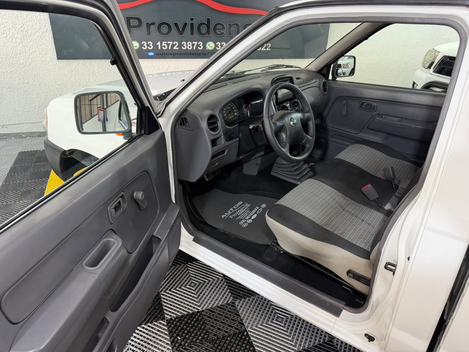 IMPONENTE NISSAN NP300 2012 CAB SENCILLA - Image 24