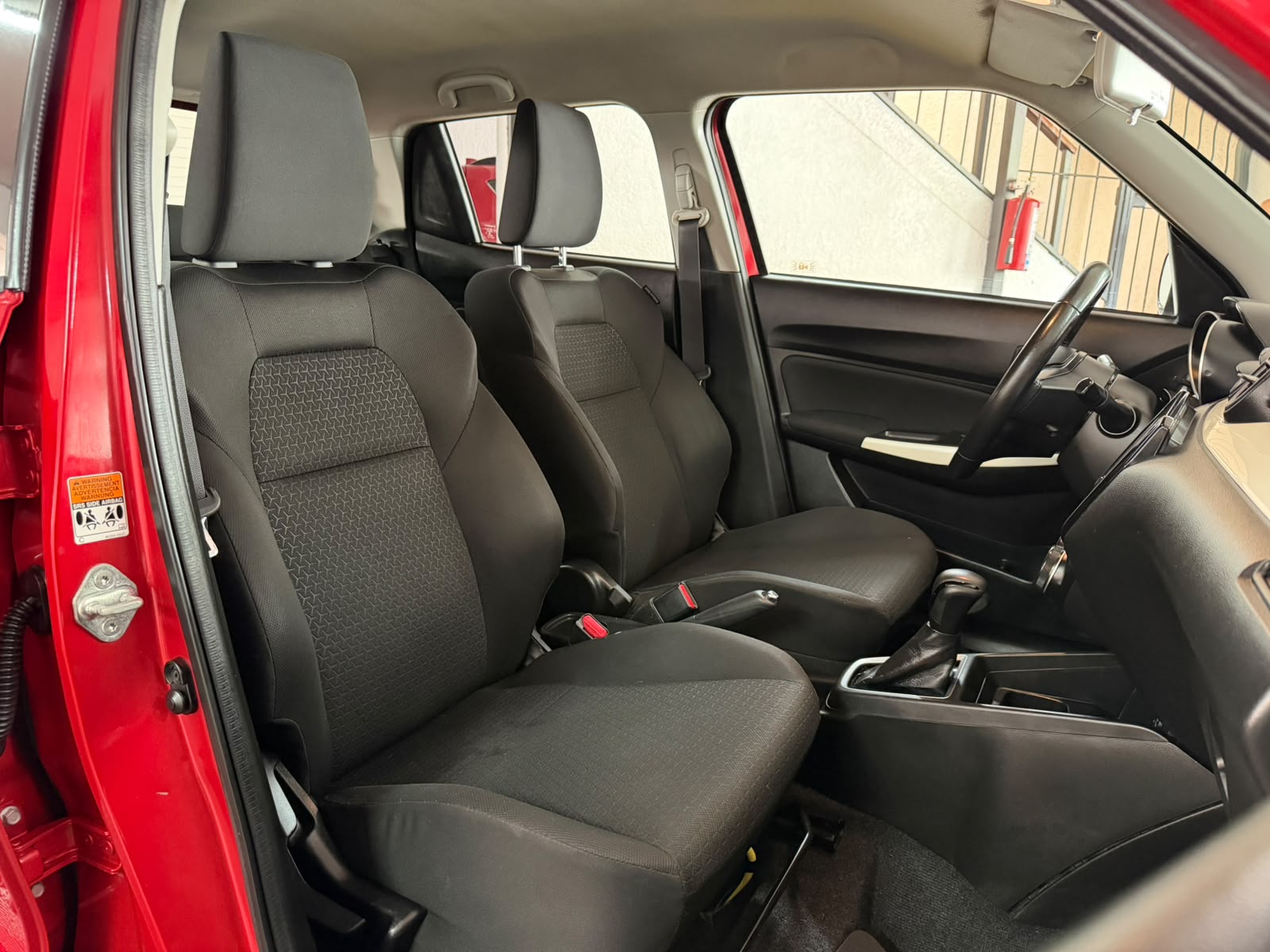 SUZUKI SWIFT GLX 2019 - Imagen 17