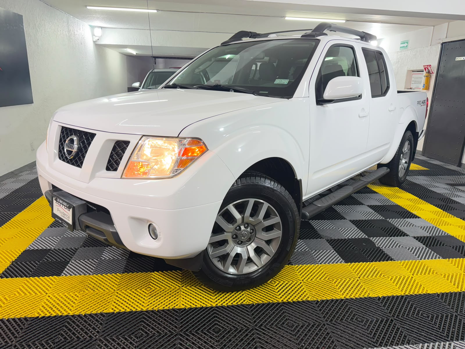 NISSAN FRONTIER PRO-4X 2012