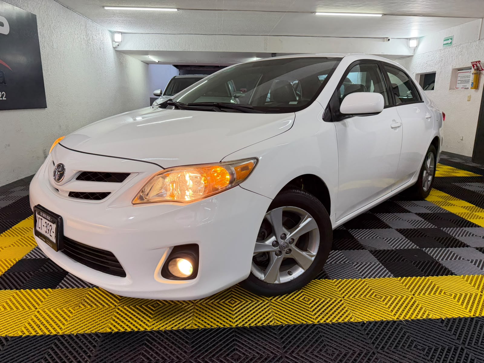 TOYOTA COROLLA XLE 2011